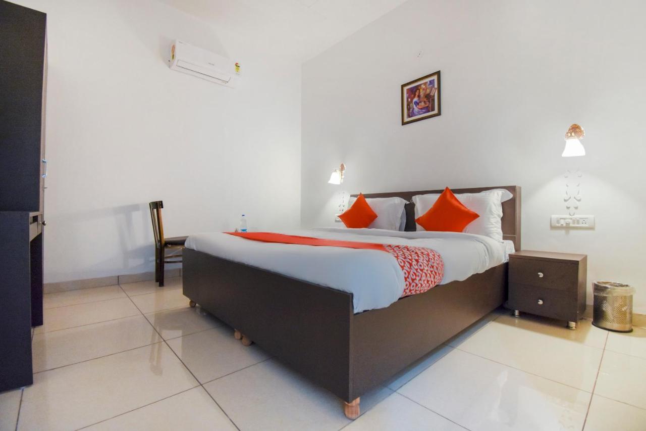 Oyo 75460 Sky High Residency Hotel Ludhiana Exterior foto