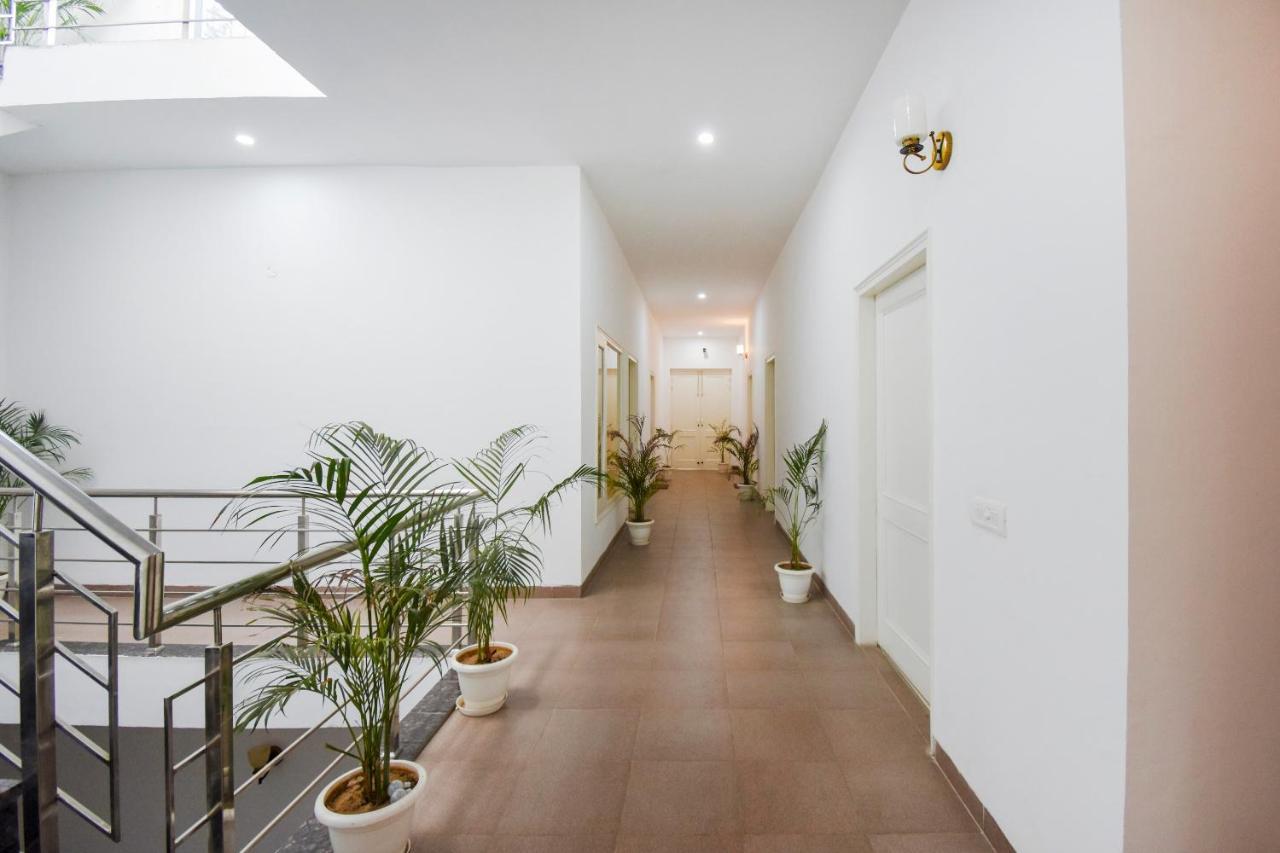 Oyo 75460 Sky High Residency Hotel Ludhiana Exterior foto