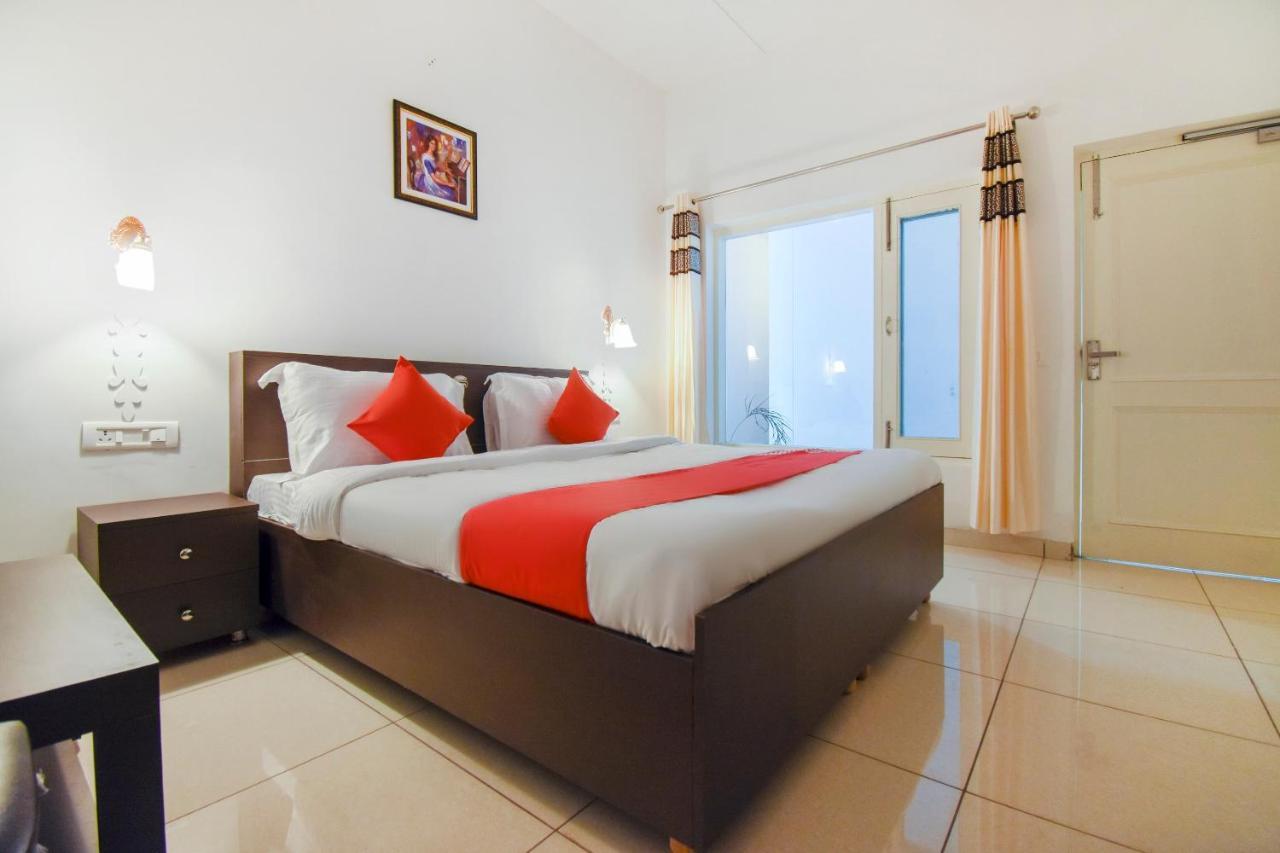 Oyo 75460 Sky High Residency Hotel Ludhiana Exterior foto