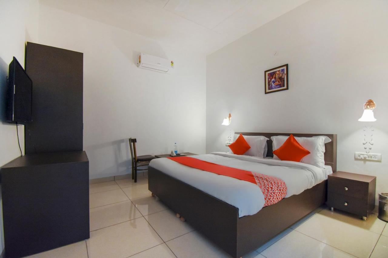 Oyo 75460 Sky High Residency Hotel Ludhiana Exterior foto