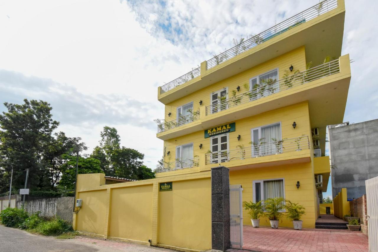 Oyo 75460 Sky High Residency Hotel Ludhiana Exterior foto